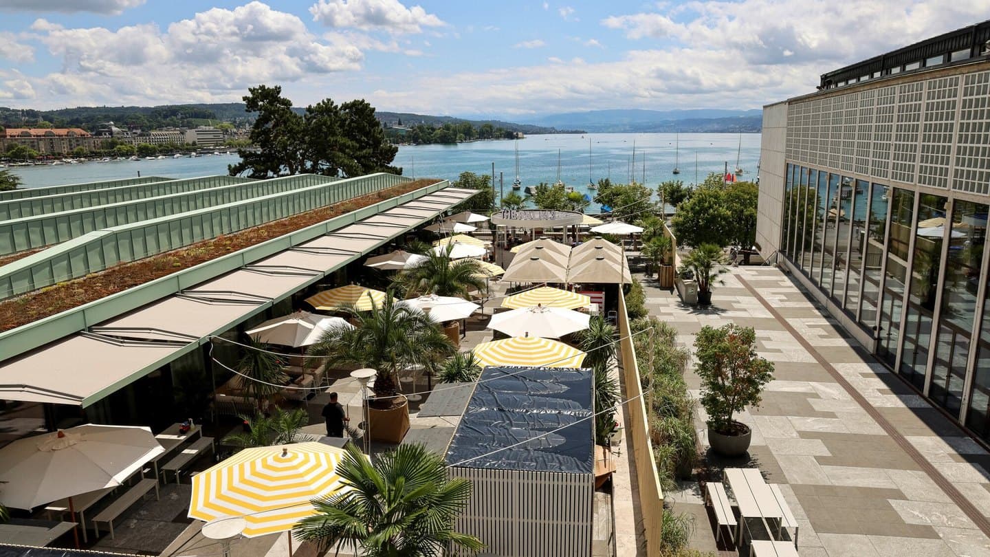 The terrace of LUX Restaurant & Bar at Kongresshaus Zürich