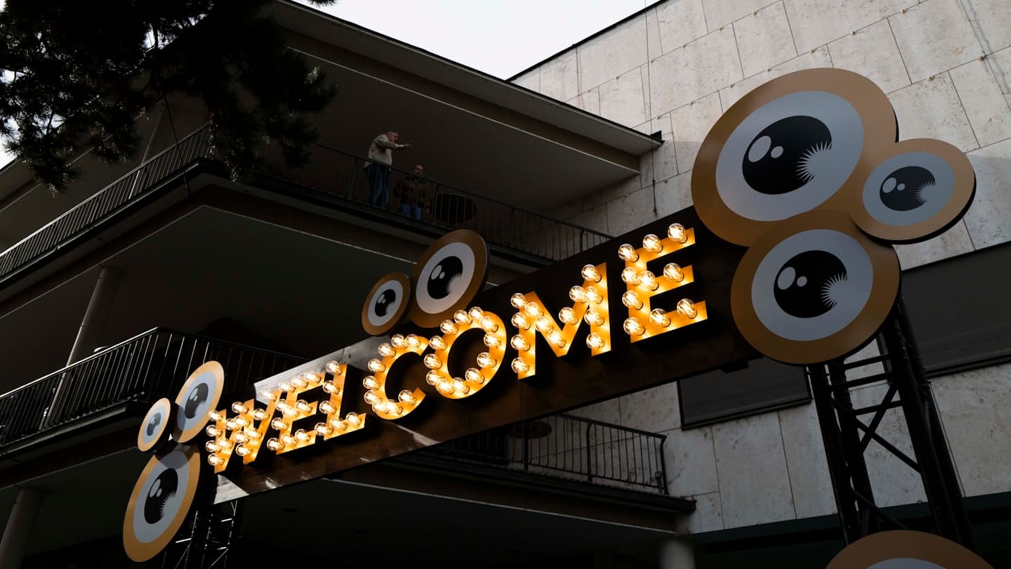 The WELCOME sign outside the Kongresshaus on award night