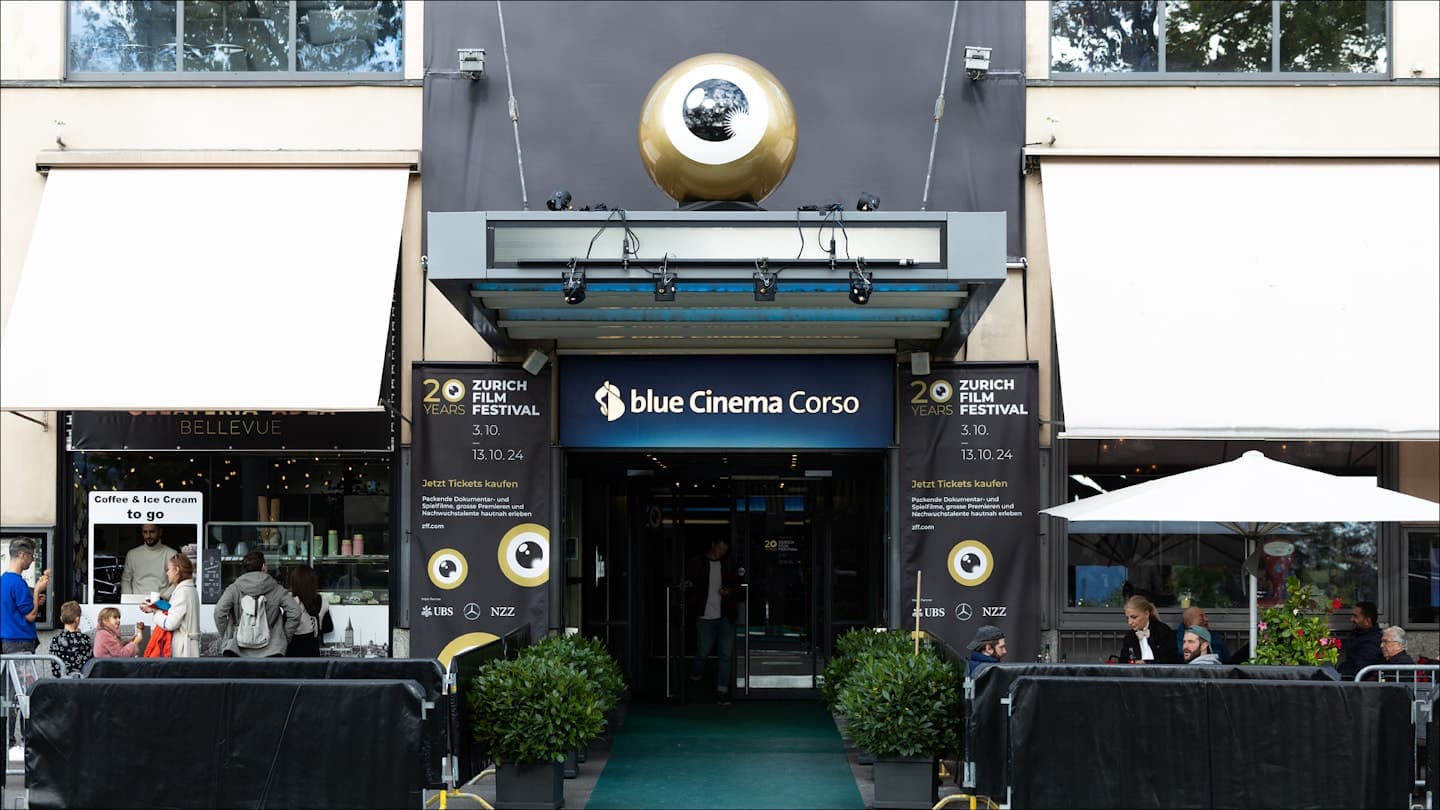 The Corso entrance dressed for the festival